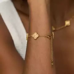 Pulseira Trevo Dourada - Banho de ouro 18k. - Kovski - A Essência da Elegância, em Joias.