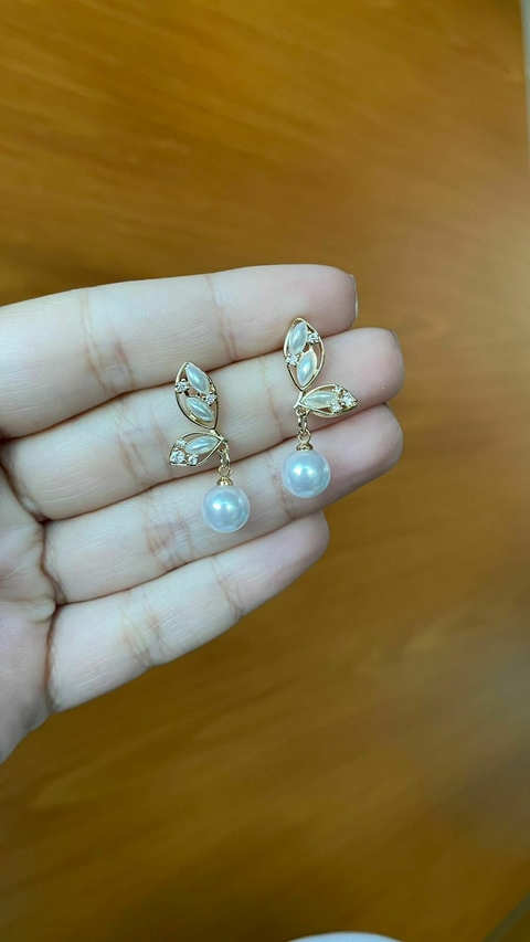 Brinco de pérola com cravação de zircônias