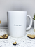 taza minimalista con solo una fecha en el centro de la taza
