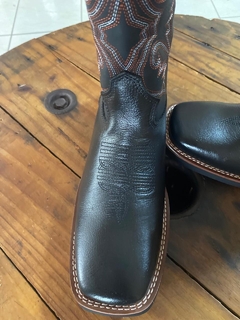 Bota Preta com bordados - loja online