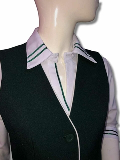 Blusa con listón verde en internet