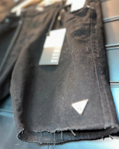 BERMUDA JEANS PRETA BAINHA NORMAL na internet