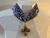 Imagem do COLAR DE TECIDO BANDANA AZUL COM PINGENTE FLORAL DOURADO E PEDRAS TURQUESAS