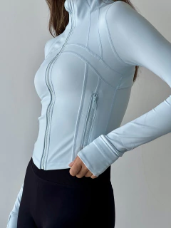 Campera Naia CELESTE en internet