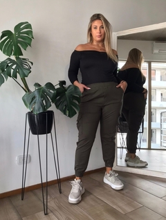 Jogger cargo verde militar, de jean elastizado - AMARA