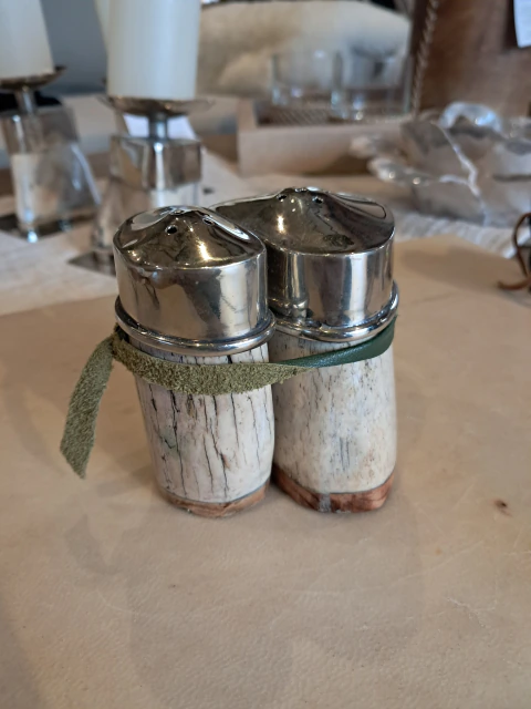 Salero y pimentero