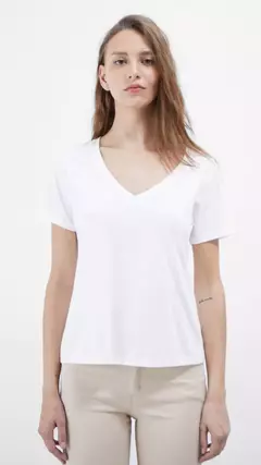 REMERA ESCOTE EN V - comprar online
