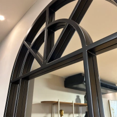 Espelho Farm com moldura preta na internet