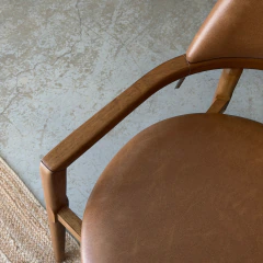 Cadeira Turin Estofada em Cinamomo - Glaucia Mosaner Interiores