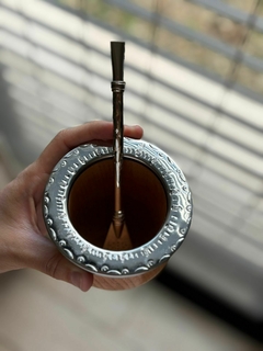 MATE JUJEÑO ALGARROBO CINCELADO - MATUIDI.