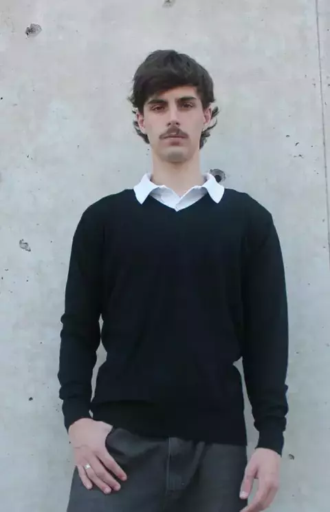 Sweater Negro liso en V - comprar online