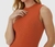 Regata Básica Feminina Long Cropped Em Malha Canelada De Viscose