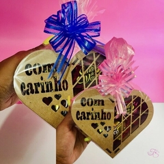 Mini caixinha de coração MDF Com Carinho - contém 3 bombons na internet