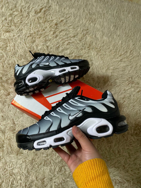 NIKE TN AIR MAX PLUS BLACK METALLIC