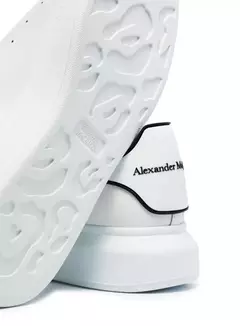 Alexander McQueen Black/White en internet