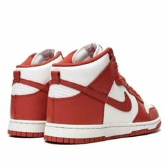 Nike Dunk High Retro Red en internet