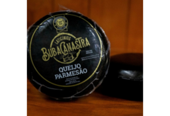 Queijo Parmesão capa preta peça 600g