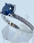 Anillo Diamante azul 0,50 cts y diamantes blancos en hombros en internet