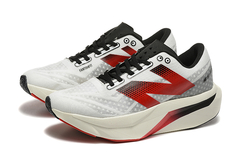TÊNIS NEW BALANCE FUELCELL REBEL V4 "BRANCO VERMELHO PRETO" (PRAZO DE ATÉ 20 DIAS PARA ENTREGA) - FRETE GRÁTIS BR na internet