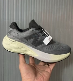 TÊNIS NEW BALANCE FRESH FOAM X 880V 15 "CINZA ESCURO" (PRAZO DE ATÉ 20 DIAS PARA ENTREGA) - FRETE GRÁTIS BR - comprar online