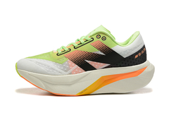 TÊNIS NEW BALANCE FUELCELL REBEL V4 "NEON LARANJA PRETO" (PRAZO DE ATÉ 20 DIAS PARA ENTREGA) - FRETE GRÁTIS BR - comprar online