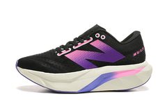 TÊNIS NEW BALANCE FUELCELL REBEL V4 "PRETO LILÁS" (PRAZO DE ATÉ 20 DIAS PARA ENTREGA) - FRETE GRÁTIS BR - comprar online