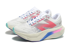 TÊNIS NEW BALANCE FUELCELL REBEL V4 "BRANCO ROSA AZUL" (PRAZO DE ATÉ 20 DIAS PARA ENTREGA) - FRETE GRÁTIS BR na internet