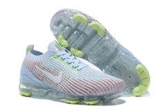 TÊNIS NIKE VAPORMAX 3 "AZUL BEBÊ VERMELHO" (PRAZO DE ATÉ 20 DIAS PARA ENTREGA) - FRETE GRÁTIS BR na internet