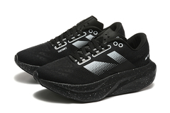 TÊNIS NEW BALANCE FUELCELL REBEL V4 "PRETO BRANCO ESTRELADO" (PRAZO DE ATÉ 20 DIAS PARA ENTREGA) - FRETE GRÁTIS BR na internet