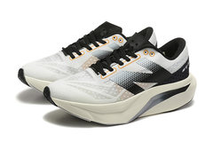 TÊNIS NEW BALANCE FUELCELL REBEL V4 "CREME PRETO" (PRAZO DE ATÉ 20 DIAS PARA ENTREGA) - FRETE GRÁTIS BR na internet