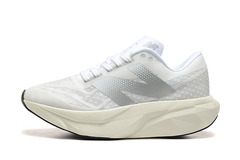 TÊNIS NEW BALANCE FUELCELL REBEL V4 "BRANCO CINZA CREME" (PRAZO DE ATÉ 20 DIAS PARA ENTREGA) - FRETE GRÁTIS BR - comprar online