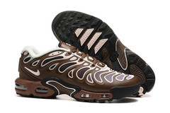TÊNIS NIKE AIR MAX PLUS TN DRIFT "MARRON" (PRAZO DE ATÉ 20 DIAS PARA ENTREGA) - FRETE GRÁTIS BR na internet