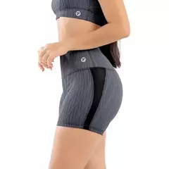 SHORT RELIET - GRIS OSCURO