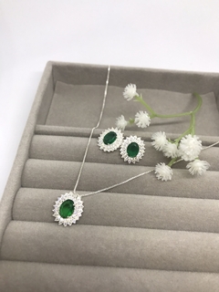 Conjunto Pedra verde Oval Borda Cravejada
