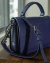 Bolsa Giuliana Azul Carbono na internet