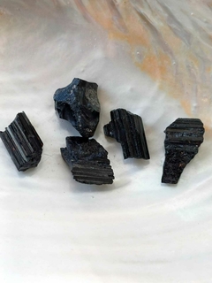 Cristal natural "Turmalina negra"