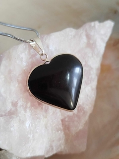Dije corazón de Obsidiana Negra