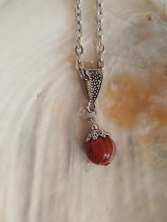 Dije esfera coronita Jaspe Rojo