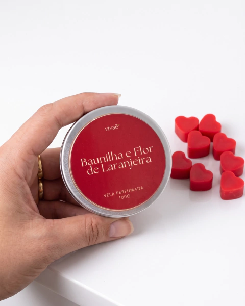 Vela Aromática Artesanal Vivaê — Coração Baunilha com Flor de Laranjeira 100g — Coleção Dia dos Namorados
