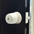 Cerradura perilla assa abloy segurex blanca plastico ideal para mamparas, instalaciones y produccion - tienda en línea