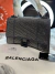 balenciaga hourglass gris-azul brillos en internet