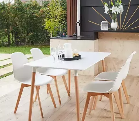 Mesa Eames tapa Laqueada y patas de PINO