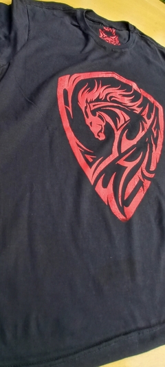 Camiseta emblema cavalo na internet