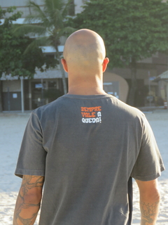 Camiseta "Sempre Vale a Queda" Chumbo - Italo Conceição