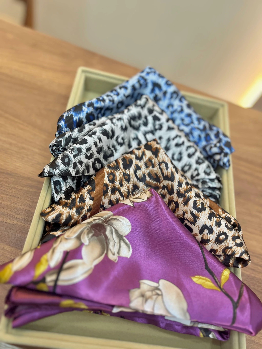 Lenços em Cetim Estampado