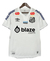 Camisa do Santos 24/25 com nome Neymar Jr - 10 e patrocinadores, em cor branca, pendurada em um cabide.