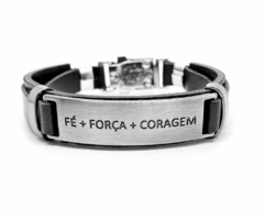 Pulseira premium com gravação "FÉ + FORÇA + CORAGEM" em metal e couro duplo