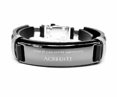 Pulseira premium "Acredite" com a mensagem "Com fé não existe impossível".