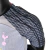 Imagem do Camisa Tottenham Treino 23/24 - Jogador Nike Masculina - Cinza com detalhes em rosa e amarelo