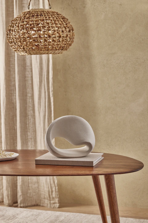 Escultura Decorativa em Cerâmica Off White 18 cm